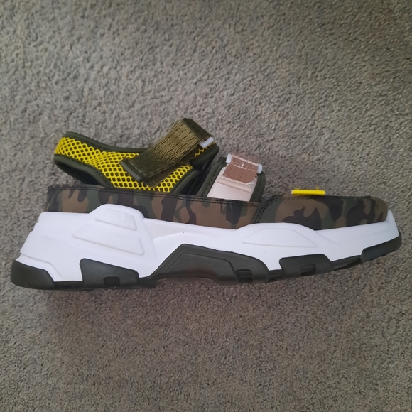 YOKI Gavins Chunky Heel Hook Loop Strap Camo Sandals Women 10 - Picture 9 of 9